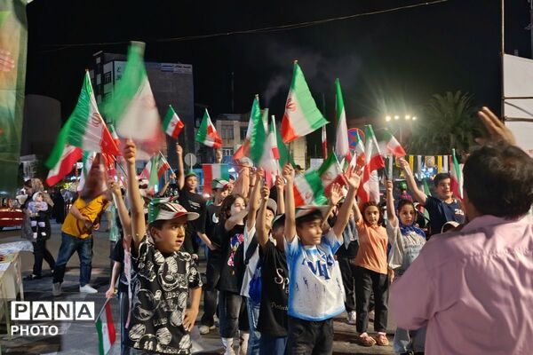 حضور پرشور دانش‌آموزان دبستان پسرانه کاظمیه در غرفه شهدای دانش آموز ورامین