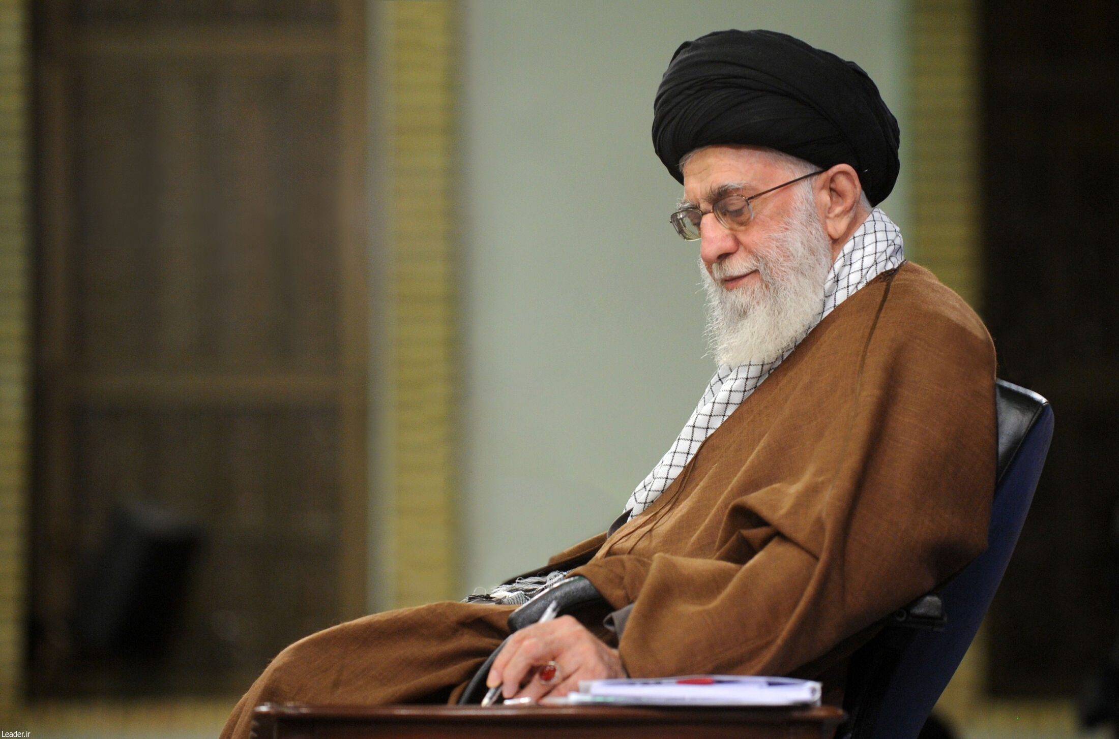 رهبر انقلاب درگذشت مادر سیدحسن نصرالله را تسلیت گفتند