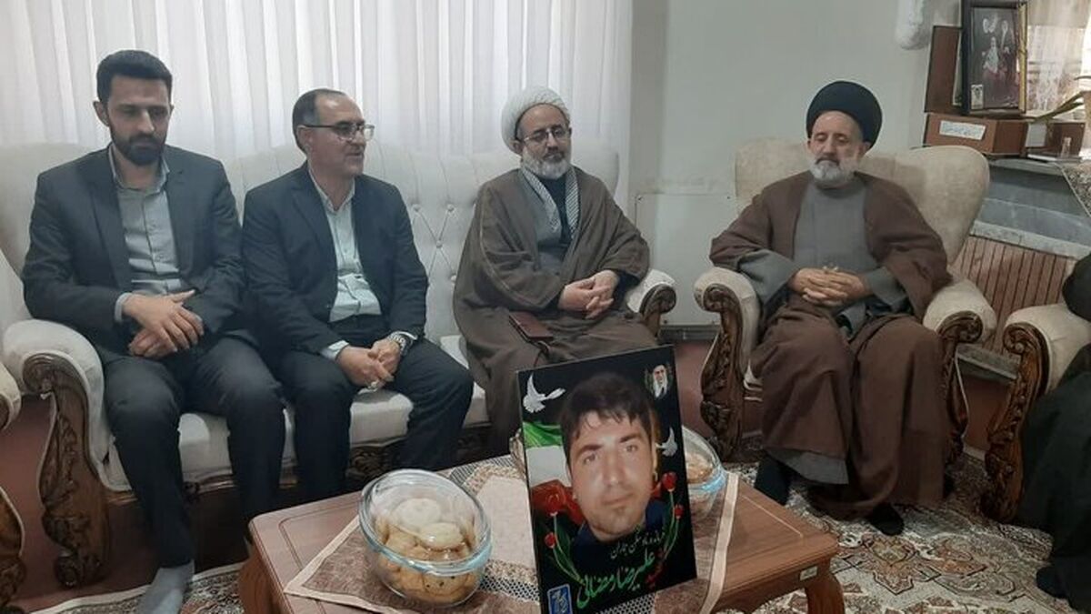 سلام و پیام تسلیت رهبر انقلاب به خانواده شهدای آمل در جنگ تحمیلی سوم ابلاغ شد