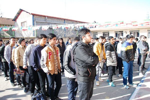 تقدیر از برگزیدگان دبیرستان دکتر نیک نیان قیامدشت  ری یک