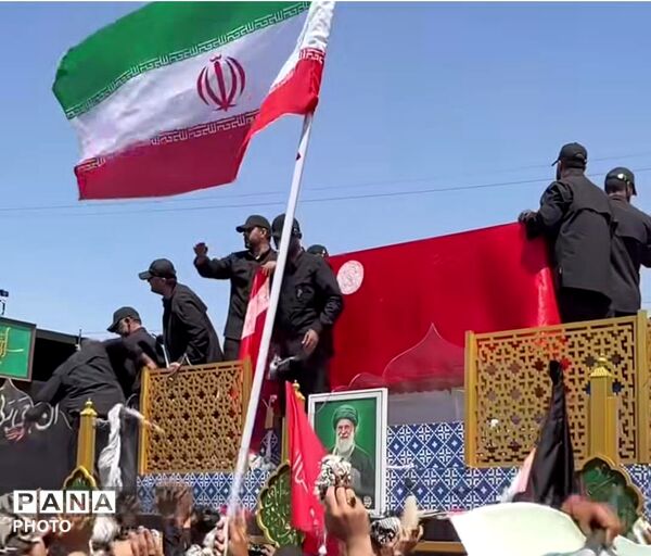 آغوش گرم مردم عراق برای رهبر شهید