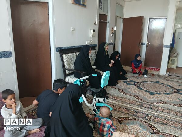 دیدار رئیس سازمان دانش آموزی یزد با خانواده شهید «محمدرضا آروز»