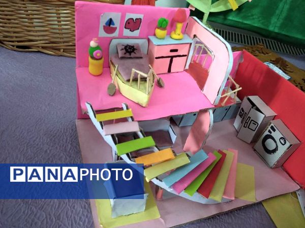 نمایشگاه هنرهای دستی دانش‌آموزان دبستان آزادی در هفته ماها