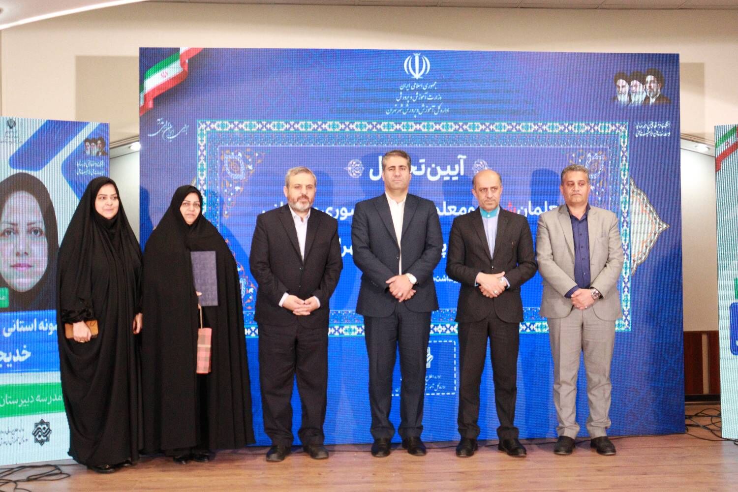 آیین تجلیل از معلمان نمونه کشورى، استانى و گرامیداشت شهداى معلم در تالار مهر فرهنگیان منطقه ۱۴