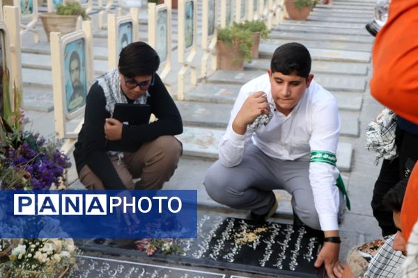 پویندگان پسر دوره ولایت (ایرانیوم ) در گلستان شهدای اصفهان 