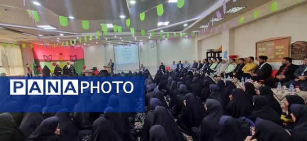 برگزاری جشن عاطفه‌ها در دبیرستان دخترانه لاجوردی کاشان 