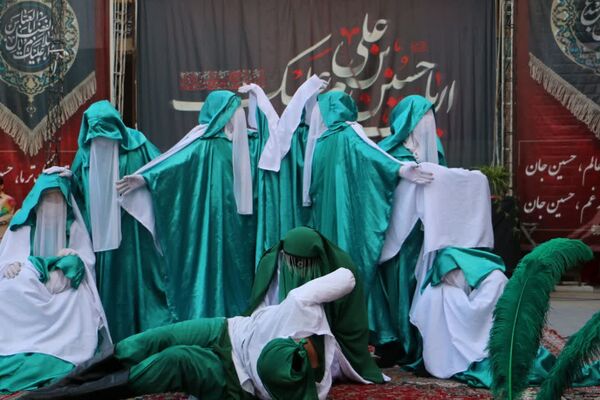 اجرای تئاتر گروه هنری موعود در آستان مقدس امامزاده بی‌بی‌سکینه صفادشت