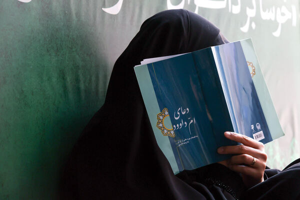 قرائت دعای‌ام داوود در حرم مطهر رضوی 