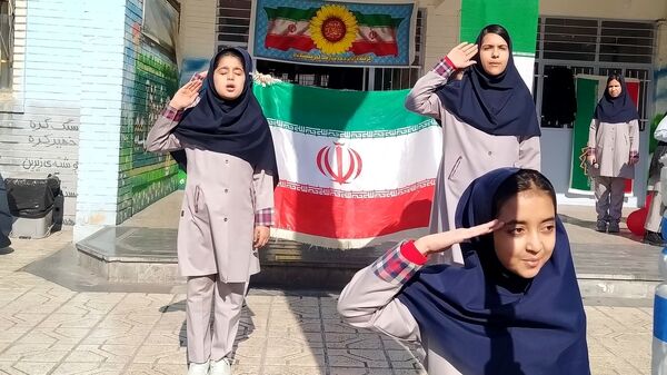 جشن اعیاد شعبانیه همزمان با دهه فجر در دبستان پنجم مهر ناحیه ۷ مشهد