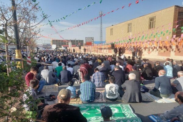 اقامه نماز عید فطر در قیامدشت ناحیه یک ری