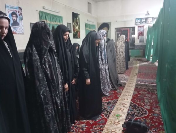برگزاری نماز صد رکعتی در روستای گزکوه
