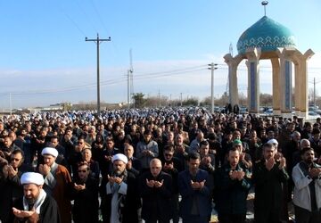 پایان یک ماه بندگی در ضیافت الهی با نماز صبح عید فطر 