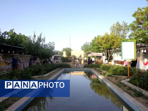 دومین نمایشگاه گل و گلاب در پردیسان قم