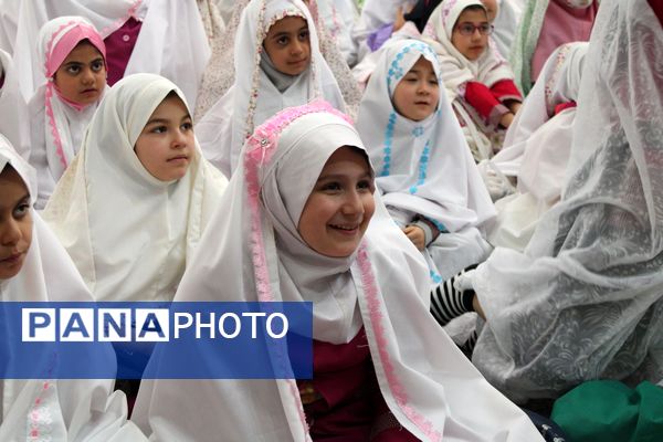 آیین جشن تکلیف دانش‌آموزان دختر شهرستان پردیس در فضایی معنوی و باشکوه