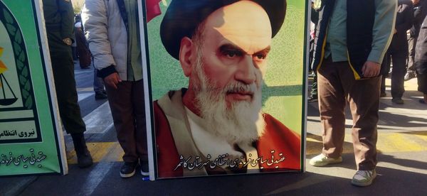حضور پرشور دانش‌آموزان دبستان پسرانه فضیلت در راهپیمایی یوم‌الله ۱۳آبان 