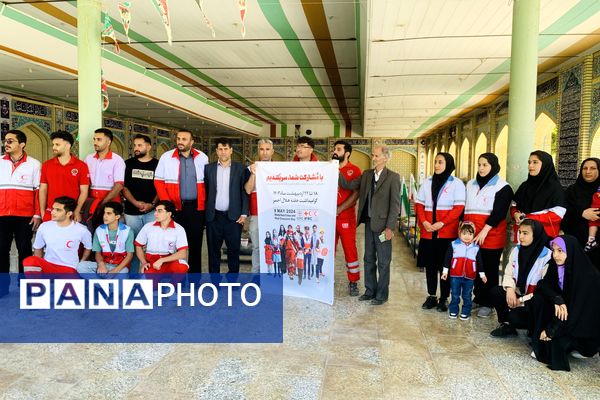 تجدید میثاق سرخ پوشان هلال احمر شهرستان سپیدان با شهدای گلگون کفن