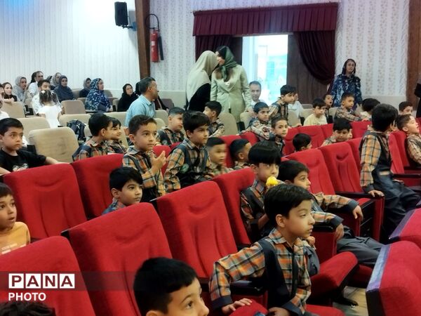 جشن شکوفه‌های مدرسهٔ پارسا حسینی در کانون مهرتابان نیشابور