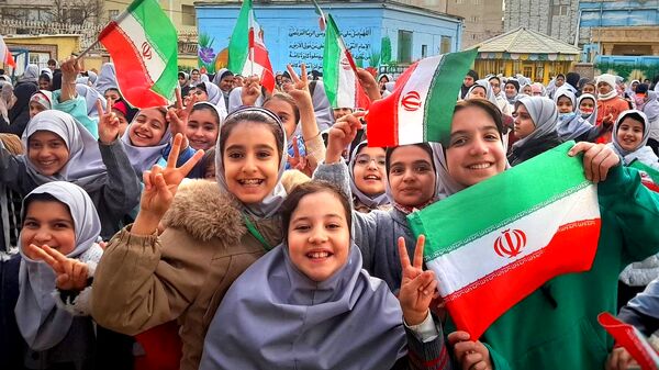 جشنی به رنگ پرچم ایران در دبستان نیایش 