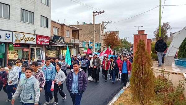 حماسه‌آفرینی دانش‌آموزان کمیجانی در راهپیمایی۱۳ آبان 