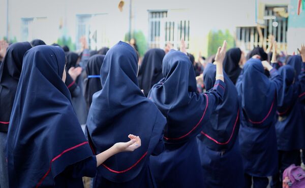 صبحگاهی غرق در علم و شادمانی در آموزشگاه جمهوری اسلامی ناحیه یک شهرستان بهارستان 