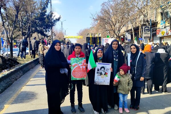 راهپیمایی پرشور ۲۲بهمن در رودهن 