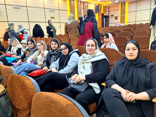 گرامیداشت معلمان و فارغ‌التحصیلان در دبیرستان شهید بابایی