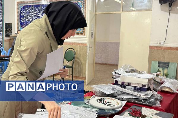 مسابقات فرهنگی و هنری  در دبیرستان شهید تاجیک بهارستان دو