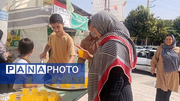 توزیع شربت و شیرینی به مناسبت میلاد پیامبر اسلام (ص) 