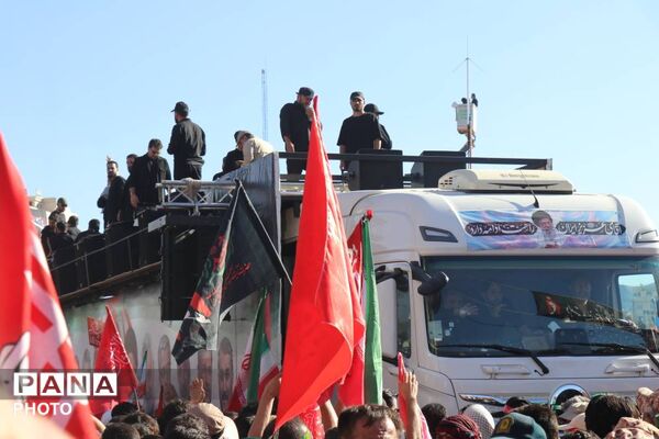 مشهد غرق در غم تشییع رهبر شهید