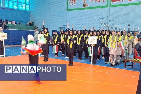 یاوران انقلاب؛روشنای مسیر نوجوانان امروز