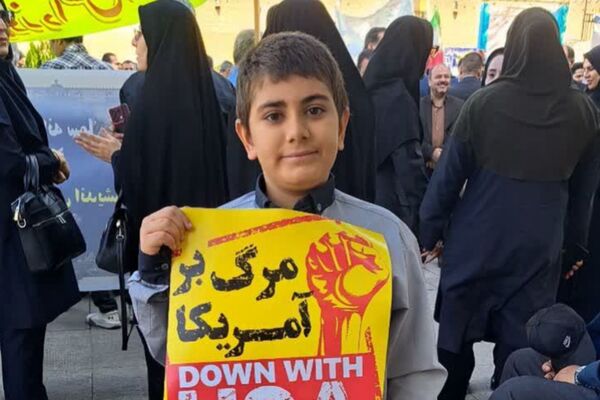 حضور پرشور دانش آموزان دبستان شاهد حیات در راهپیمایی سیزده آبان ۱۴۰۴