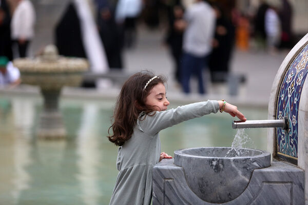 تشرف دختران به زیارت حرم مطهر حضرت معصومه(س)