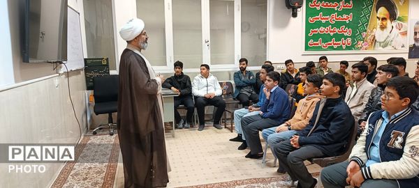  جلسه تبیینی همزمان با آغاز ماه مبارک رمضان در دفتر امام جمعه کاشمر