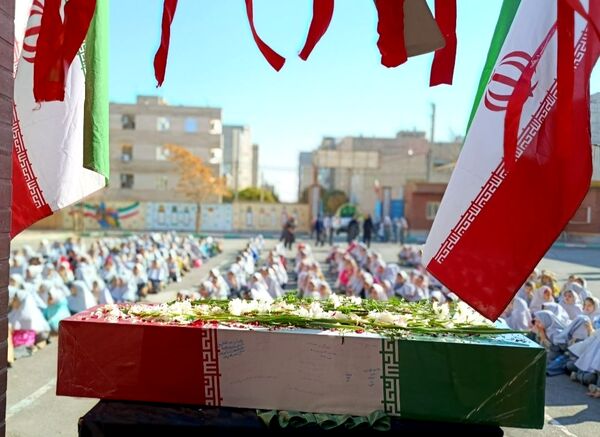 استقبال از پیکر شهید خوشنام در یازده مدرسه اشتهارد