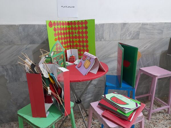 برپایی نمایشگاه به‌مناسبت هفته پژوهش در هنرستان بدیع مشهد