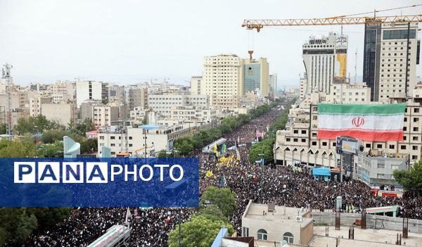 سیل خروشان زائران و مجاوران رضوی در مراسم تشییع پیکر شهدای خدمت