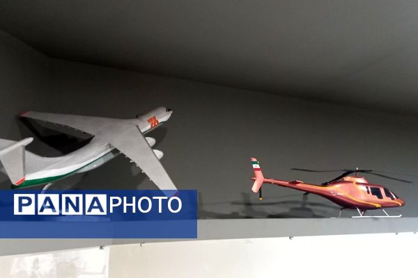 بازدید دانش‌آموزان دبیرستان شهدای اقتدار از نمایشگاه هوا فضا