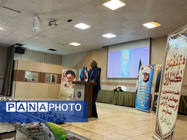 مراسم تجلیل از روشا اکبری برنده مدال طلای شطرنج مدارس جهان در شهرستان نیشابور 