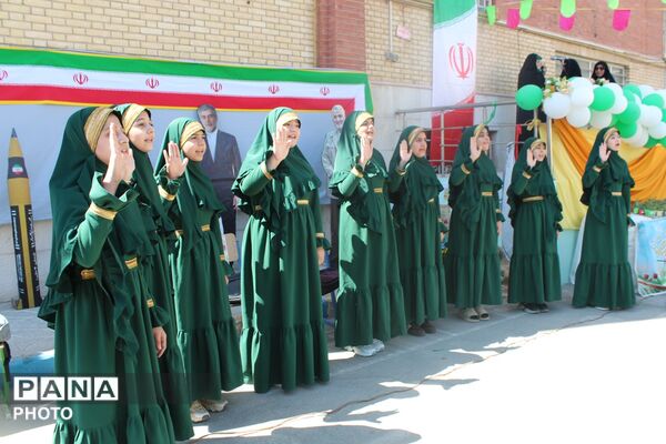 آغاز سال تحصیلی در دبیرستان الزهرا(س) با جشن جوانه‌ها