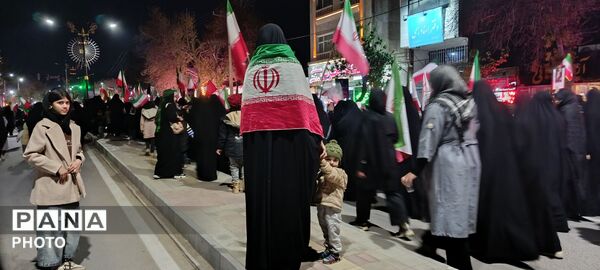 حضور پرشور مردم آشخانه در راهپیمایی شبانه بیعت با رهبری