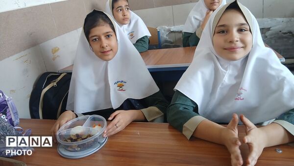 صبحانه ای سالم با طعم سلامت و لبخند؛جشن روز جهانی تخم مرغ در مدرسه صالحه 