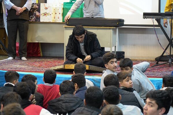 جشن پیروز انقلاب در دبیرستان تهرانی باقرشهر 