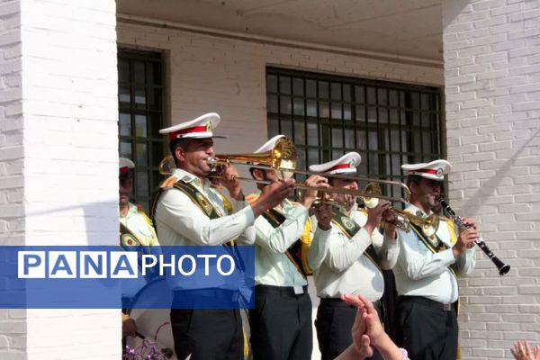 حضور پلیس در دبستان فاطمه‌الزهرا برای آموزش پیشگیری از آسیب‌های اجتماعی