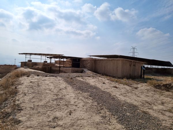 بازدید دانش‌آموزان دبیرستان نمونه دولتی پژوهش آشخانه از محوطه تاریخی ریوی