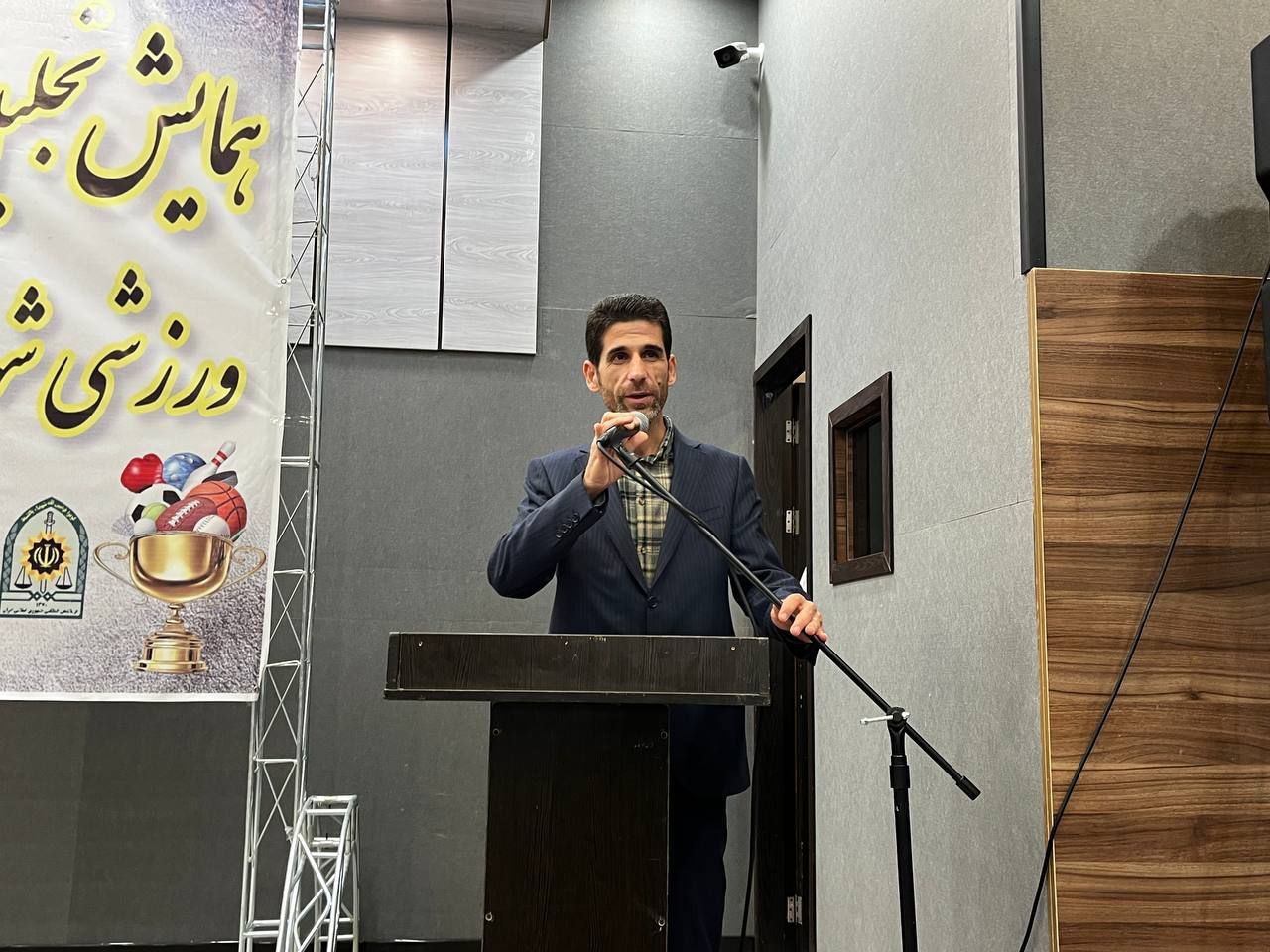 ورزشکاران مدال‌آور، نماد سربلندی و مقاومت مردم هستند