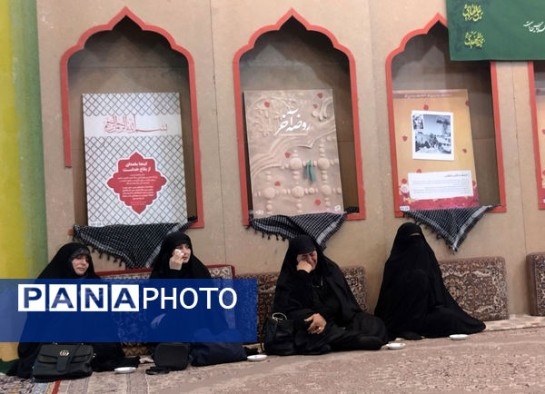 محفل شعرخوانی نخبگان ادبی با حضور مشاور رئیس‌جمهور شهید در قم