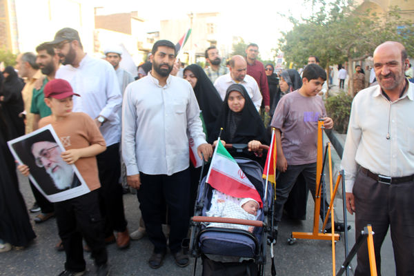 جلوه‌های حماسی از حضور نوجوانان قمی در مراسم تشییع شهدا 