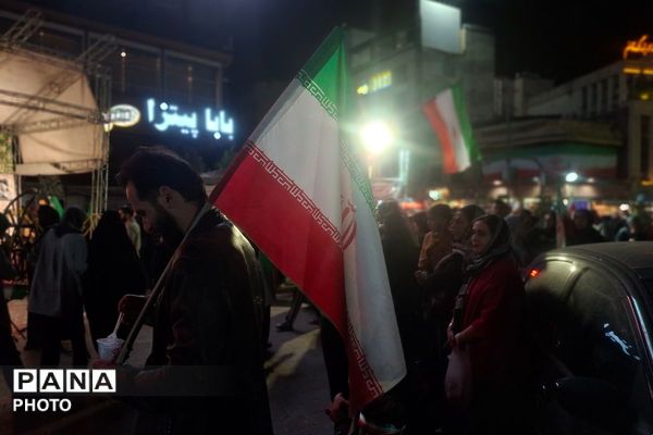 حضور پرشور مردم در تجریش تهران در شب هشتادوسومین اجتماعات‌ مردمی