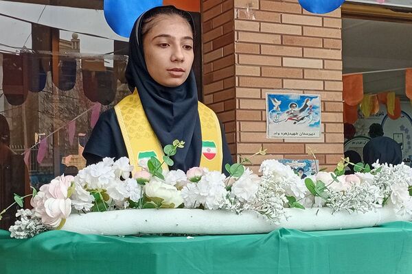  مراسم به مناسبت ۲۲ بهمن ماه در مدرسه شهید زهره‌وند، شهرستان قرچک