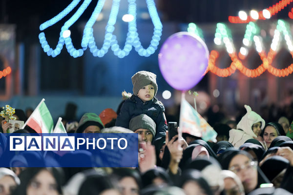 همخوانی سرود «سلام یا مهدی» با حضور ابوذر روحی در مسجد جمکران